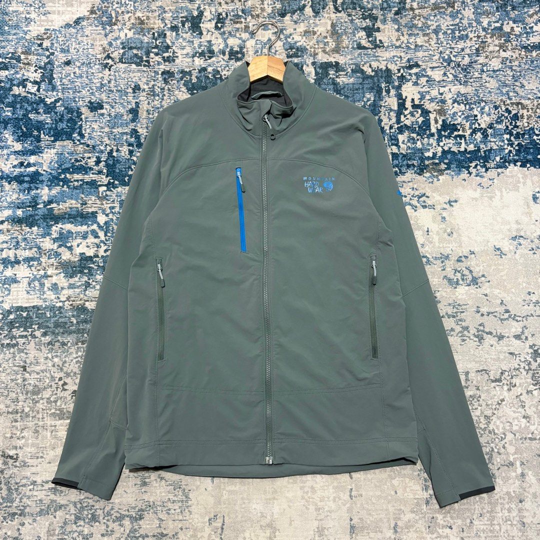 Mountain Hardware softshell jacket (Category: Coats, Jackets and Outerwear) located in Sungai Petani. Submitted by triplethrift_ (Listing ID 1396469043, Image 1). Description: 9.5/10.