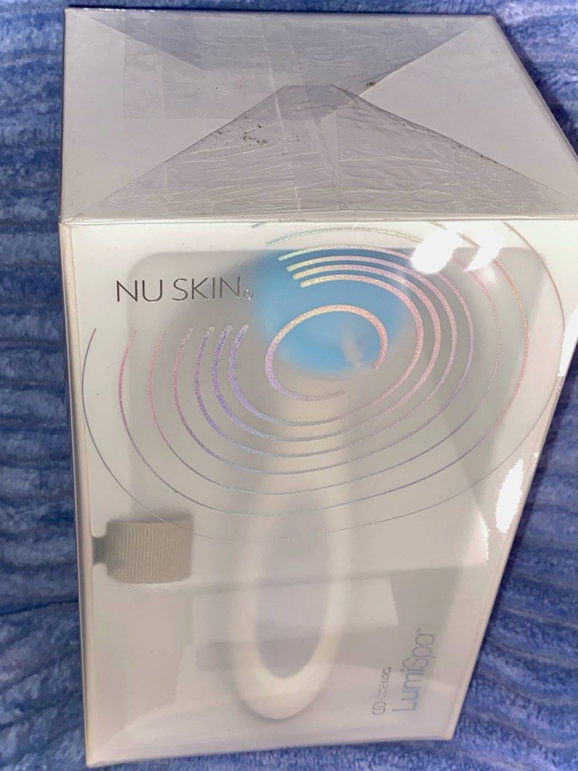 NU SKIN ageLOC lumispa device (Category: Face Care) located in Paranaque City. Submitted by by_wsjonig (Listing ID 1396335321, Image 2). Description: Nu Skin ageLOC LumiSpa Device – Brand New (With Full Accessories) Price: ₱10,000 (Original Price: ₱15,000 – Save ₱5,000!) Condition: ✅ 100% Brand New, Sealed ✅ Authentic Nu Skin Product Inclusions: • 1 × ageLOC LumiSpa Device • 1 × Treatment Head • 1 × Charging Base • 1 × Power Adapter • 1 × User Ma