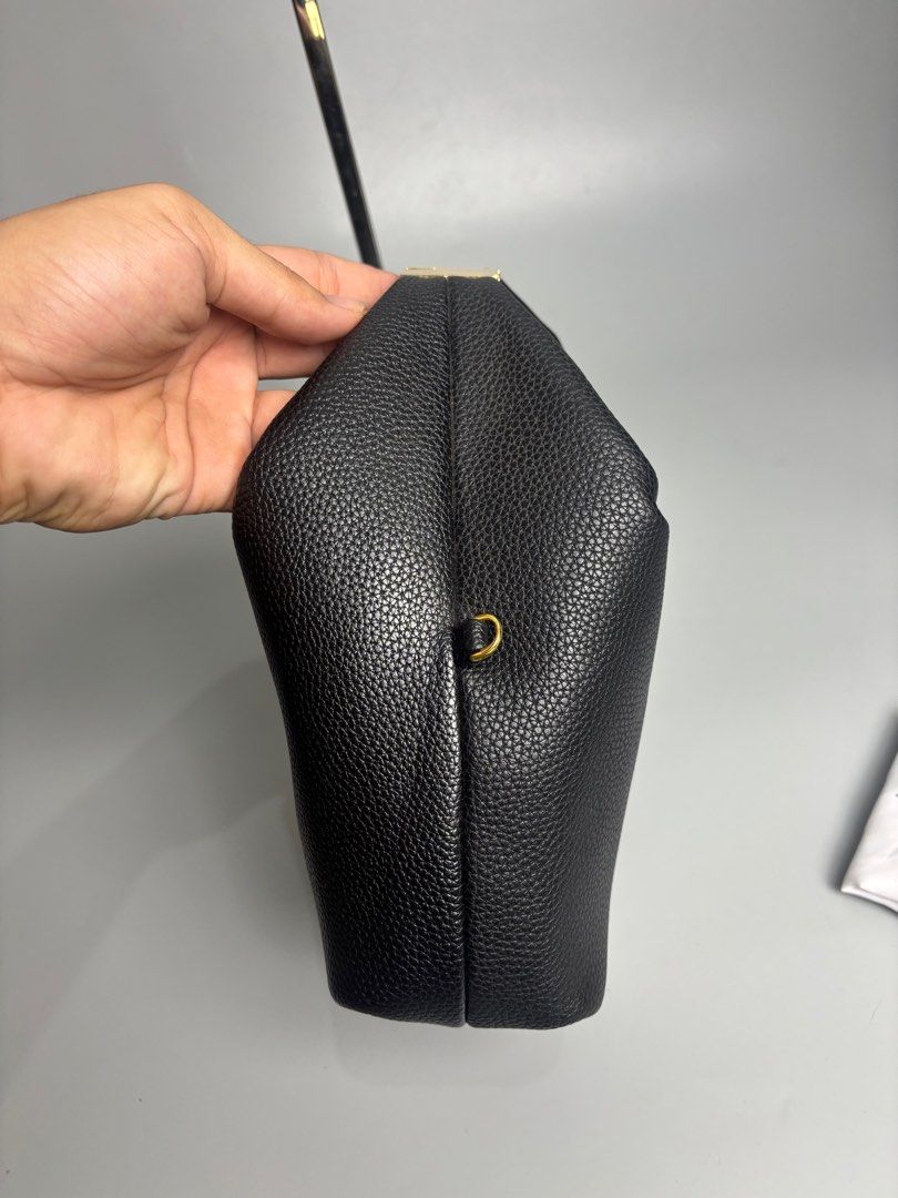 Polene Beri Textured (Category: Luxury Bags & Wallets) located in Quezon City. Submitted by lucky.purelux.ph (Listing ID 1396366296, Image 3). Description: Polene Beri Textured excellent condition no discoloration no flaws no issue MOP: gcash, bank transfer (bpi) Courier: J&T, lalamove Please view all uploaded photos before purchase you can also ask questions about the item Location: quezon city fairview Message us for more details and transactio