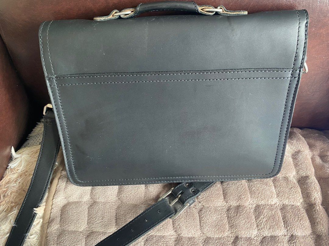 Saddleback Leather Co. Messenger Bag (Category: Briefcases) located in Batangas. Submitted by calcifer_06 (Listing ID 1396291243, Image 3). Description: Selling my saddleback leather 100yrs warranty in saddleback site .