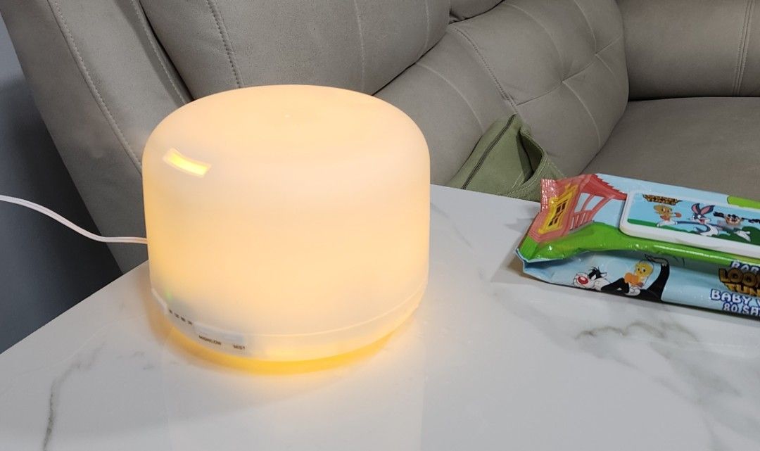 Small Table Humidifier Diffuser (Category: Air Purifiers & Dehumidifiers) located in Singapore. Submitted by jbondingbag (Listing ID 1396399481, Image 2). Description: Believe its from Gadget Mix Wanted to give it as a gift but the group decided to give something else instead so no use for it Comes with box. Opened and tested that it's working. self collect Jurong West side. Can be delivered if convenient too. Retails at 29.90.