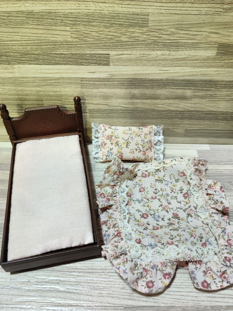 Sylvanian Families vintage bed (Category: Kids Toys) located in Quezon City. Submitted by silverturtle_32df92 (Listing ID 1396409542, Image 3). Description: Original Sylvanian Families item *in good condition *actual photos posted, what you see is what you get *no original box *DM for inquiries *Location: QC *Mode of payment: Gcash, BPI *Shipping courier: J&T, Lalamove.