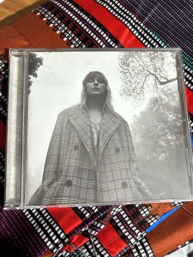 Taylor Swift CDs (Category: CDs & DVDs) located in Taguig. Submitted by mksellsdeclutter (Listing ID 1396334313, Image 1). Description: - folklore clandestine meetings (unsealed) - ₱400 - TTPD the albatross (unsealed, w/ scratches i received it like that) - ₱250 📍 Taguig/Makati 🚛 via Lalamove/Grab only (c/o buyer) .