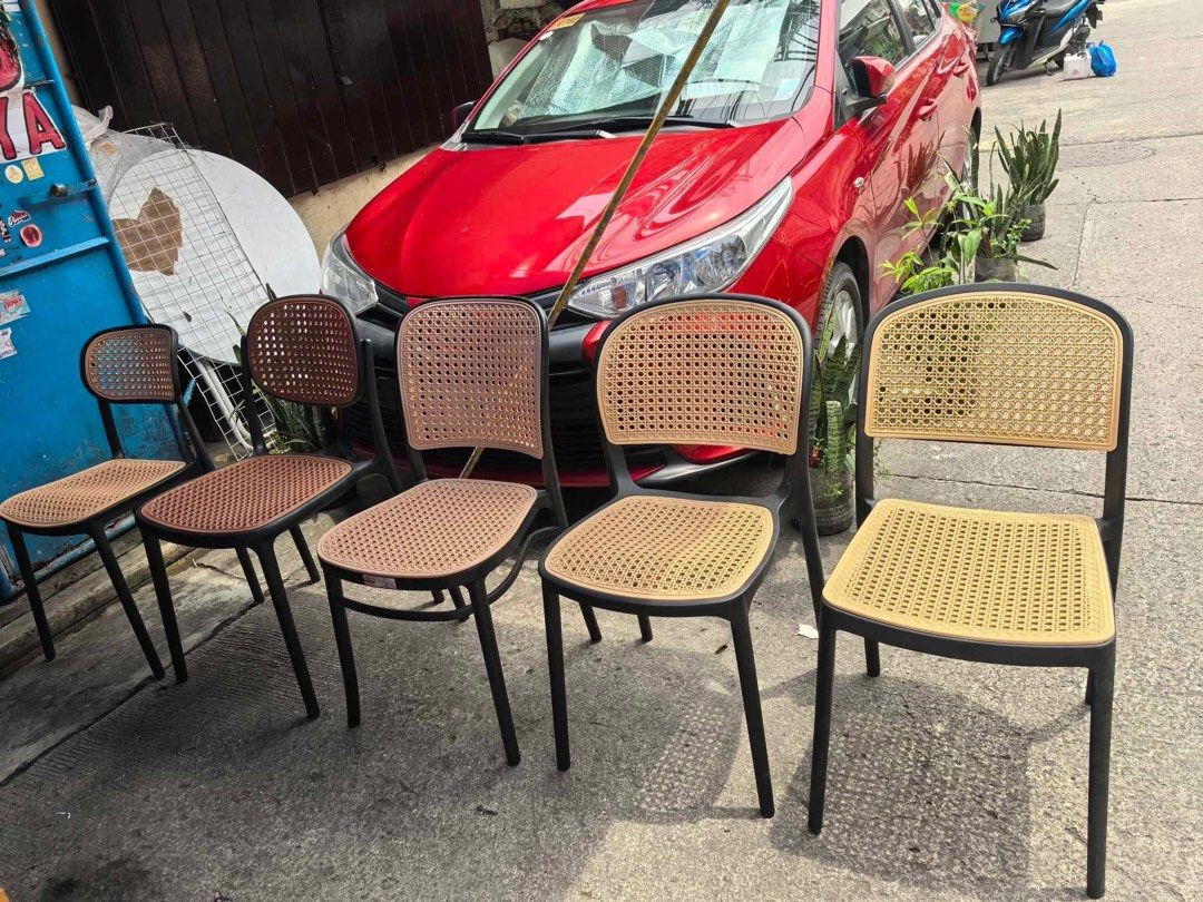 Tulip table and chairs for resto/cafe/dining (Category: Tables & Sets) located in Manila. Submitted by mry_rfl (Listing ID 1396466544, Image 2). Description: .