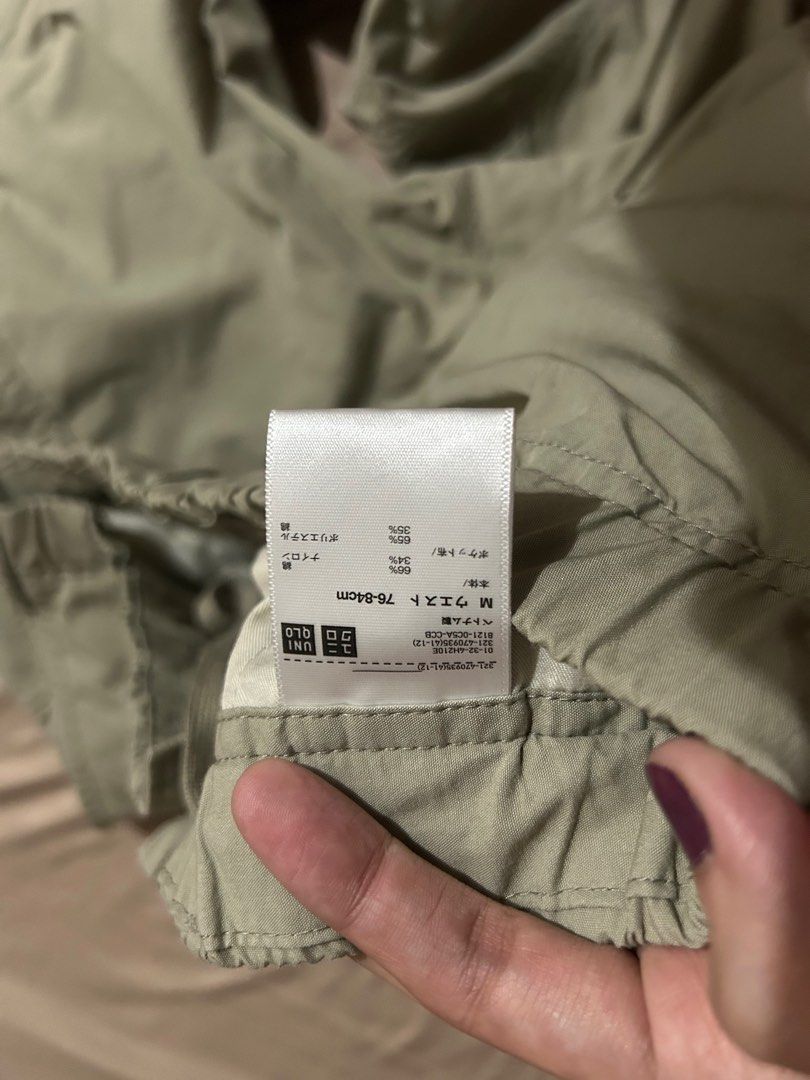 Uniqlo Cargo Pants (Category: Trousers) located in Makati City. Submitted by declutterwjn_ (Listing ID 1396460302, Image 3). Description: - Uniqlo Cargo Pants - Color: Light Green - Used just once cos it’s too big on me - Bought in Uniqlo Japan - Size medium men, will fit loosely for large-XL women.