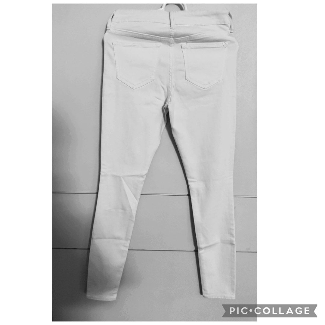 White Distressed Skinny Jeans (Category: Jeans) located in Manila. Submitted by jacmomma (Listing ID 1396326759, Image 2). Description: - White skinny jeans - Distressed details on the knees - Button and zipper closure - Two back pockets - Classic five-pocket design - Medium-weight denim.