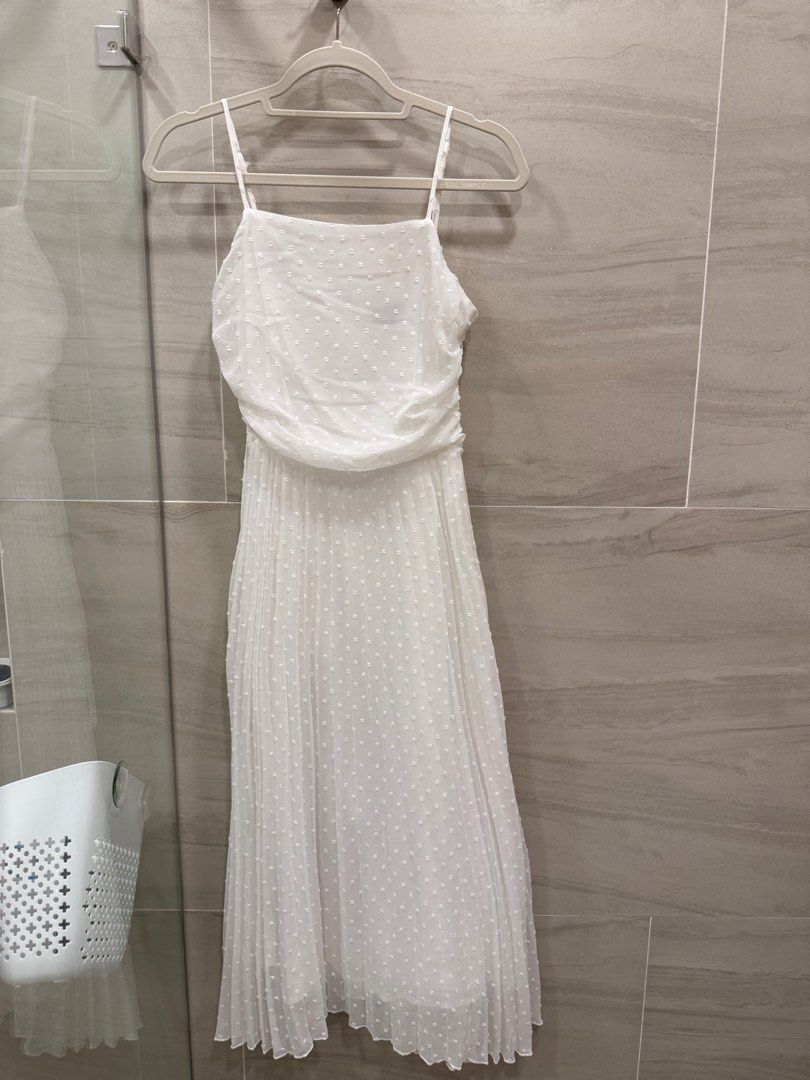 White Zalora Dress (Category: Dresses) located in Makati City. Submitted by l3.go (Listing ID 1396439894, Image 2). Description: .