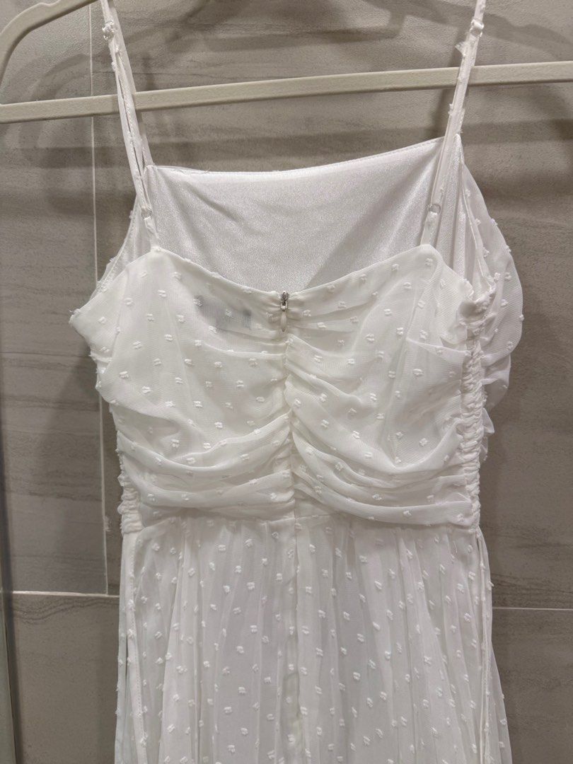 White Zalora Dress (Category: Dresses) located in Makati City. Submitted by l3.go (Listing ID 1396439894, Image 3). Description: .