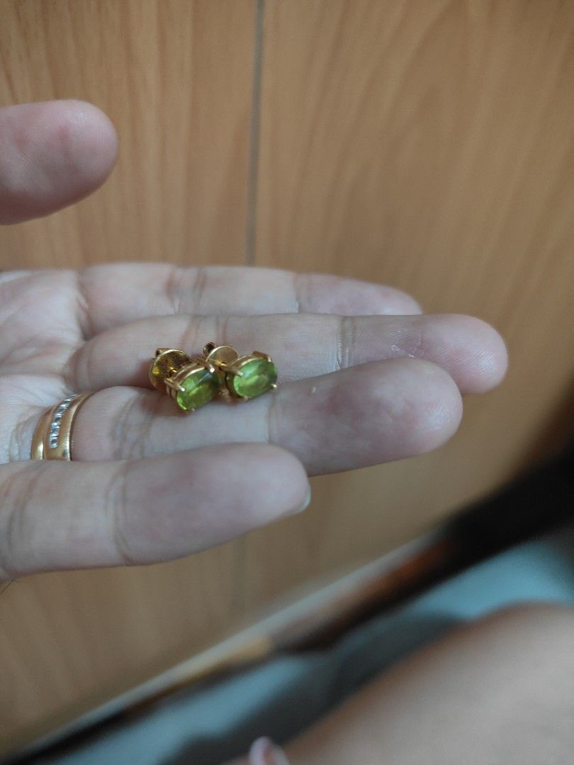 18K REAL GOLD W/BIRTH STONE (Category: Earrings) located in Antipolo. Submitted by aphroditebeautycollection (Listing ID 1396639792, Image 2). Description: Pawnable 18K Real Gold w/ BirthStone Bought it for 18,200 selling for 15,400 slightly nego RFS: URGENTLY NEED CASH.