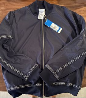 (Category: ) located in . Submitted by shopforluxsg (Listing ID 1396506264, Image 1). Description: .