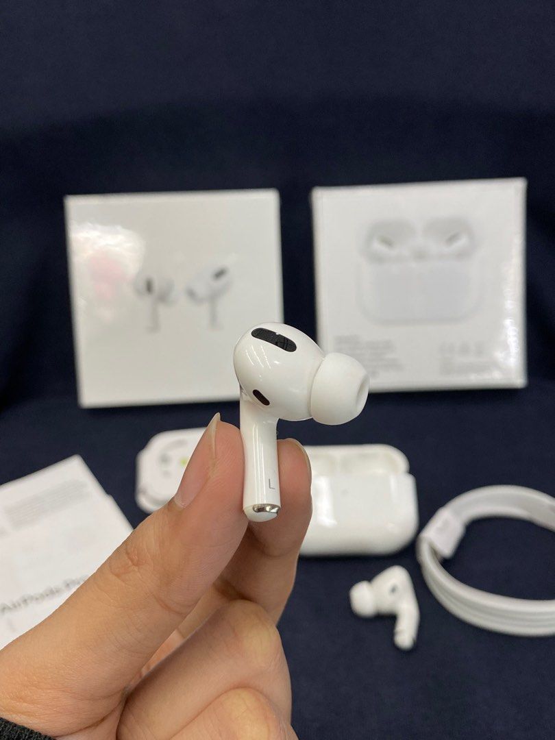 AirPods Pro 1 (Category: Earphones) located in San Juan City. Submitted by seller_accessories (Listing ID 1396605604, Image 2). Description: .