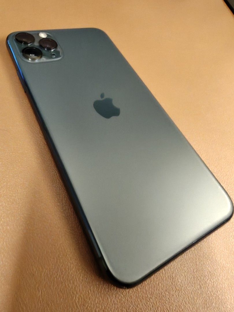 Apple iPhone 11 Pro Max 64 GB (Category: iPhone 11 Series) located in Quezon City. Submitted by younggem.aa5a57 (Listing ID 1396628655, Image 2). Description: .