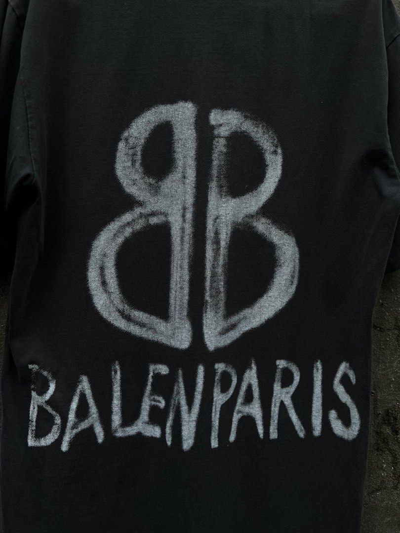 Balenciaga Balenparis Graphic Tee (Category: Tshirts & Polo Shirts ) located in Cebu City. Submitted by thft.lee (Listing ID 1396530654, Image 1). Description: - Balenciaga black t-shirt - Large graphic print on the back - Smaller print on the front - Features Balenciaga logo and "BALENPARIS" - Short sleeves - Crew neck - Made of cotton.