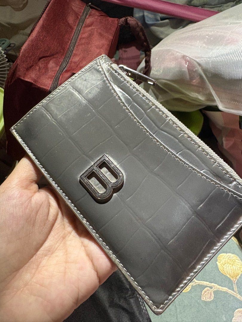 Balenciaga Cardholder (Category: Luxury Bags & Wallets) located in Muntinlupa City. Submitted by _vntglxx (Listing ID 1396600888, Image 1). Description: - Crocodile-embossed design - Zip-around closure - Multiple card slots - Metal 'B' logo - Gray color.