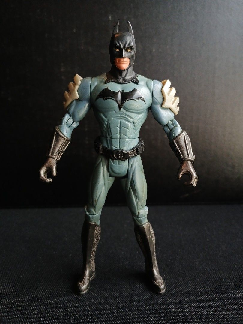 Batman Begins Roto Blade Batman Figure (Category: Figurines & Statues) located in Muntinlupa City. Submitted by themarvelwatcher (Listing ID 1396542897, Image 2). Description: (Pls. read/agree to all details before inquiring/transacting. A PM means you've agreed to all terms/conditions. Thank you so much 😀) This figure was originally from the 2005 Mattel Batman Begins toy line -Loose/As Is/WYSIWYG -Good joints -Has slight paint chips and discolo
