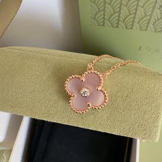Van cleef holiday pendant 2025 For Sale Accessories Carousell