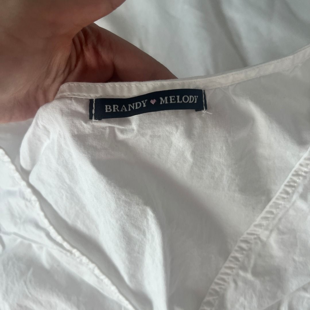 Brandy Melville Inspired White Rafaela Top (Category: Sleeveless) located in Manila. Submitted by pinkhamster (Listing ID 1396613863, Image 3). Description: Perfect for xs-s.