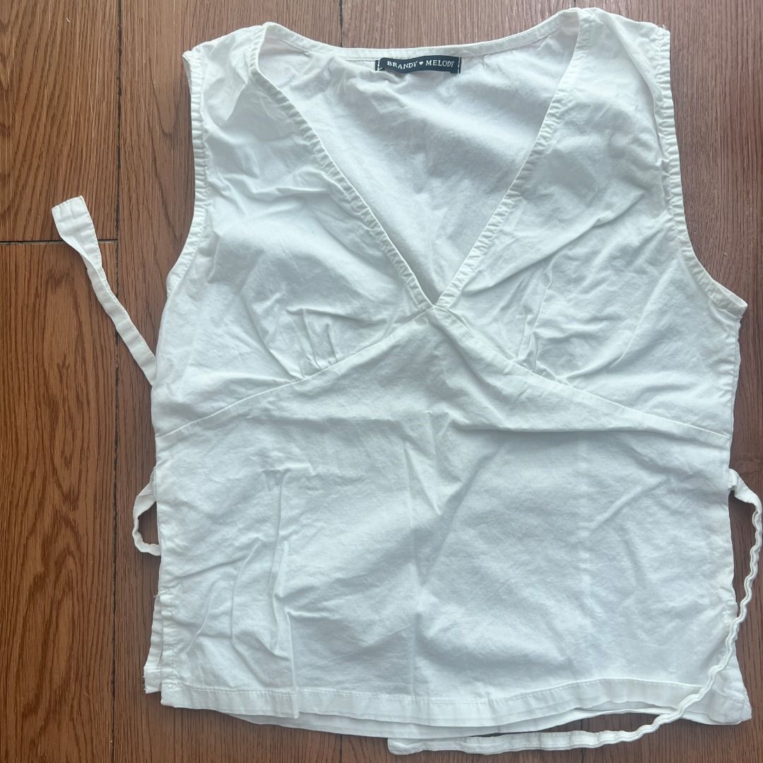Brandy Melville Inspired White Rafaela Top (Category: Sleeveless) located in Manila. Submitted by pinkhamster (Listing ID 1396613863, Image 2). Description: Perfect for xs-s.