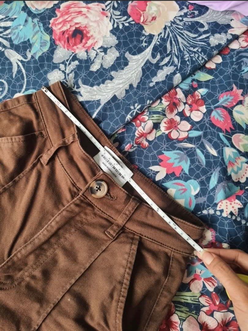 Brown Wide Leg Jeans (Category: Jeans) located in Quezon City. Submitted by mikaaaaachu (Listing ID 1396546424, Image 2). Description: LP not auth Size 24 Used a few times only Length: 41 inches Rfs: gained weight.