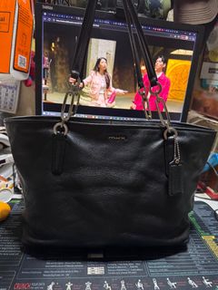 (Category: ) located in . Submitted by jp4_fashion_hub (Listing ID 1396631304, Image 1). Description: .