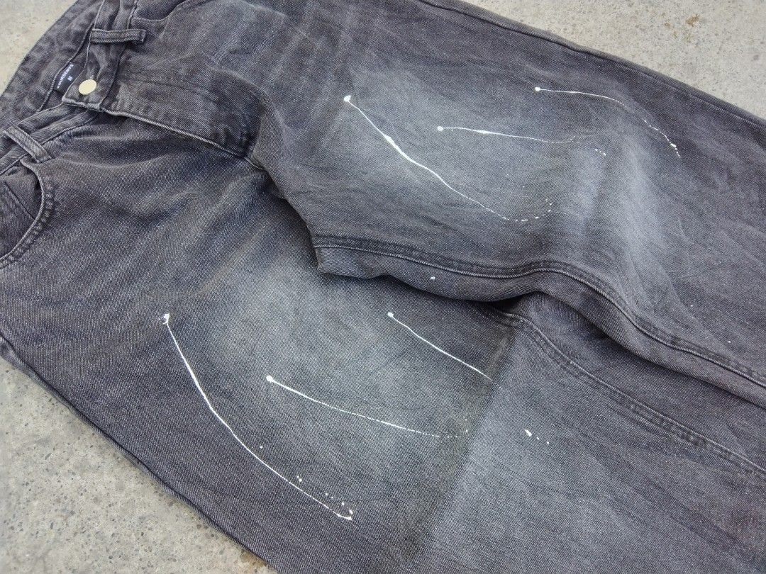 COURSEMYE Black Denim Jeans with Paint Splatter (Category: Jeans) located in Davao. Submitted by afforda_thrift.ph (Listing ID 1396521789, Image 3). Description: - COURSEMYE black denim jeans - Baggy - Button closure - White paint splatter details on front - Size M - Classic and versatile.