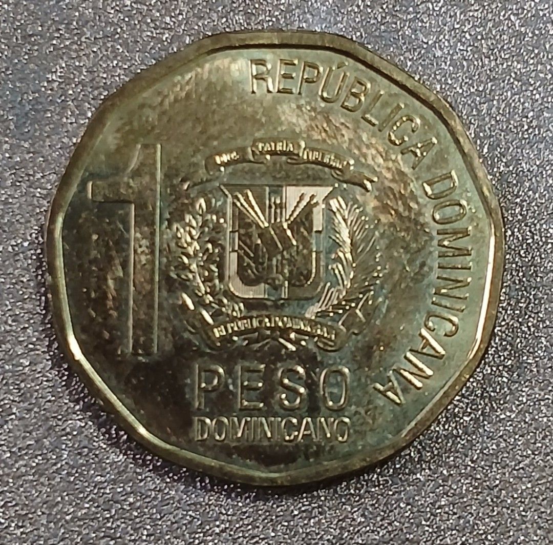 Dominican Republic 1 pesos 2022 (Category: Currency) located in Lipa City. Submitted by MAGBABALOT7 (Listing ID 1396539461, Image 2). Description: brass plated steel 25 mm in diameter.