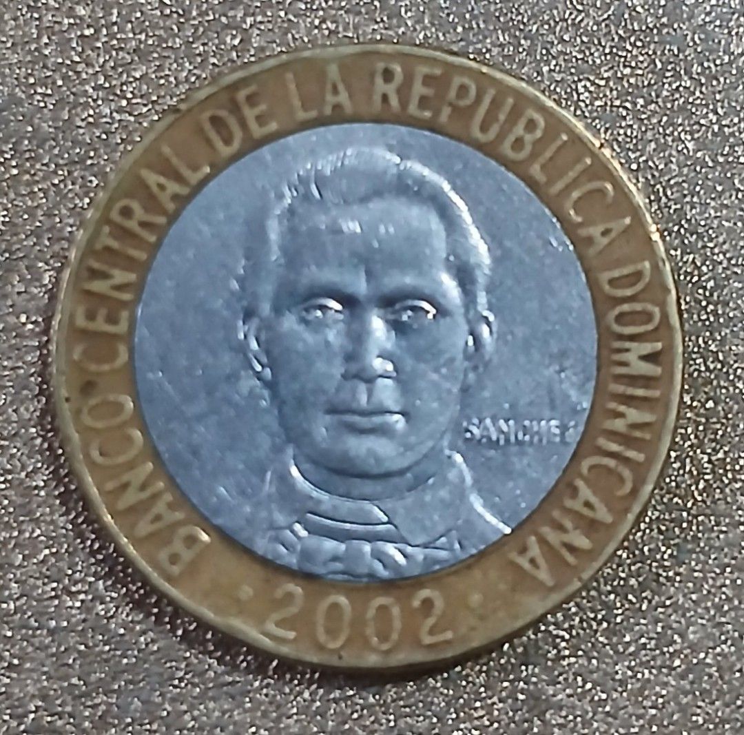 Dominican Republic 5 peaos 2002 (Category: Vintage Collectibles) located in Lipa City. Submitted by MAGBABALOT7 (Listing ID 1396538100, Image 1). Description: magnetic..stainless stewl 23 mm in diameter.