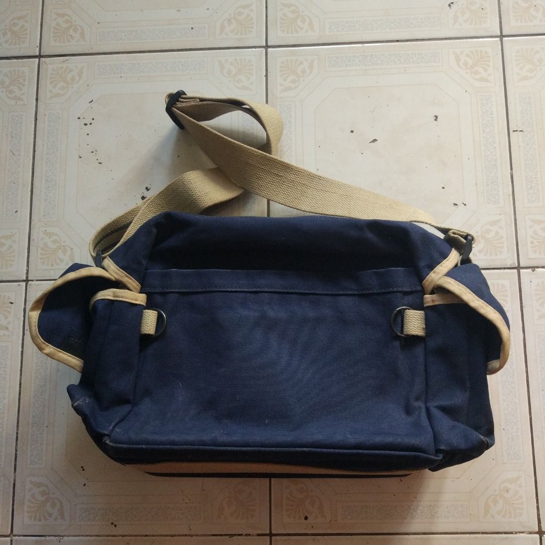 Domke Camera Bag (Category: Camera Bags & Carriers) located in Pasay City. Submitted by denimdude.ph (Listing ID 1396661162, Image 2). Description: made in USA rust on hardwares.