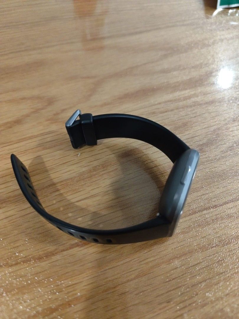 Fitbit Versa 2 Smartwatch - Black (Category: Wearables & Smart Watches) located in Singapore. Submitted by cxaccessories (Listing ID 1396625434, Image 2). Description: - Fitbit Versa 2 smartwatch - Sleek black design - Comfortable strap - Clear screen - Tracks fitness activities - Stay connected on the go.