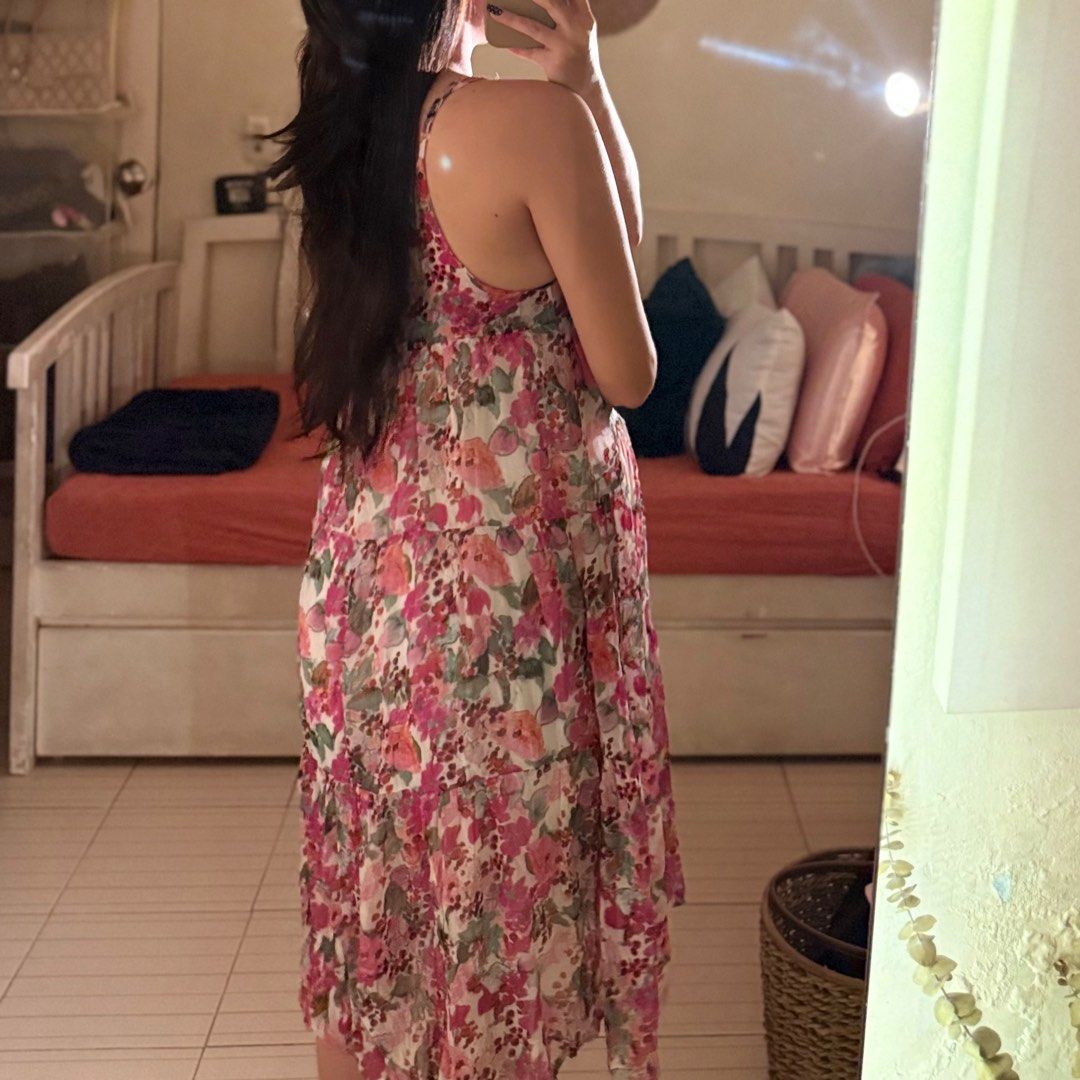 Floral dress (Category: Dresses) located in Valenzuela. Submitted by mango____ (Listing ID 1396622741, Image 3). Description: Adjustable strap.