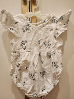 (Category: ) located in . Submitted by wardrobemanila (Listing ID 1396605105, Image 1). Description: .