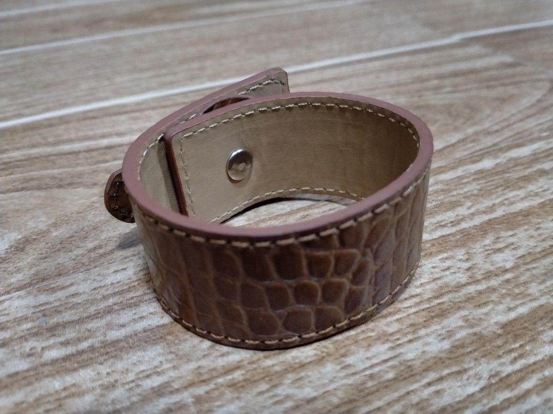 HERMES LEATHER BRACELET (Category: Luxury Accessories) located in Cabuyao City. Submitted by Bike_Clothing10 (Listing ID 1396605520, Image 2). Description: READ FIRST... FOR SALE: HERMES LEATHER BRACELET Excellent Condition Looks New Dimes: 2.8 x 20.3 cm PRICE: 3K + SF -NO COD/COP- PICK UP OR SHIPPING ONLY LOCATION: Cabuyao Laguna PM FOR INQUIRIES.. -Thanks-.