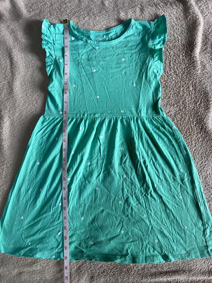H&M girls dress (Category: Babies & Kids Fashion) located in Manila. Submitted by sonandaughter (Listing ID 1396542998, Image 2). Description: Daughter’s preloved Size posted. Price firm. Please zoom in pictures to check. Lets not waste each other’s time. Motorcycle courier shouldered and booked by buyer or pick up . No holes no stains no rips. Flaws will be disclosed if there is. Thank you .