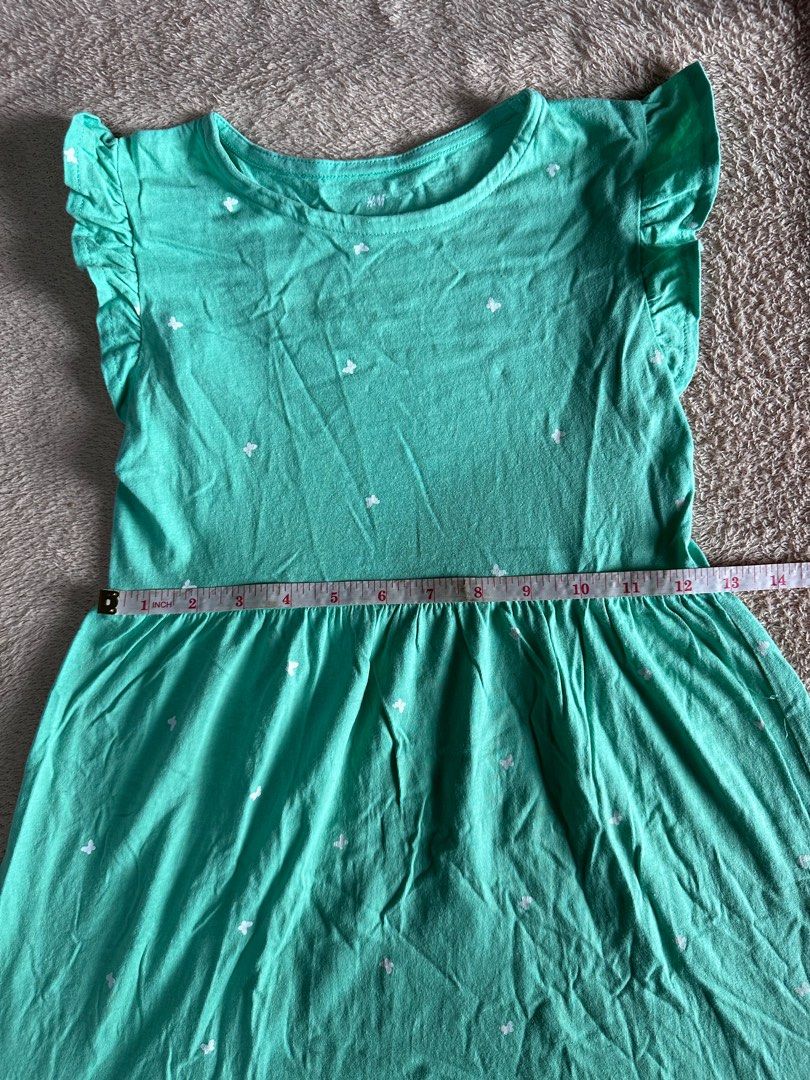 H&M girls dress (Category: Babies & Kids Fashion) located in Manila. Submitted by sonandaughter (Listing ID 1396542998, Image 3). Description: Daughter’s preloved Size posted. Price firm. Please zoom in pictures to check. Lets not waste each other’s time. Motorcycle courier shouldered and booked by buyer or pick up . No holes no stains no rips. Flaws will be disclosed if there is. Thank you .