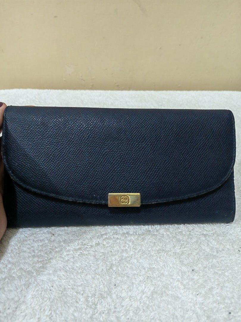 Hongu Navy Blue Wallet (Category: Luxury Bags & Wallets) located in Makati City. Submitted by prelovedtreatedwithlove (Listing ID 1396584643, Image 1). Description: - Navy blue Hongu wallet - Gold-tone clasp and logo - Multiple card slots - Clear ID window - Zippered compartment - Snap closure - Light gray interior with pink accent - Textured leather material -issue:may maliit na rubs last 2 pic for reference .