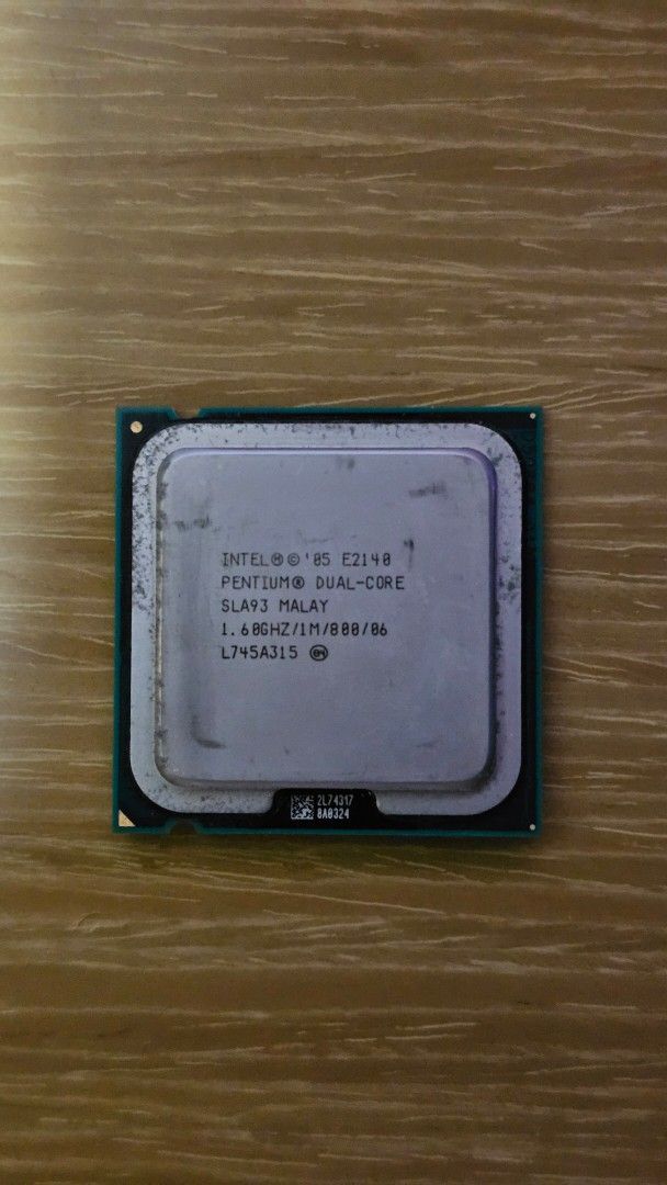 Intel E2140 （分類：桌上電腦）位於 Hong Kong。 由 kwokmaster 提交（商品編號 1396656232，圖片 1）。簡介： Intel E2140 LGA775 腳。
