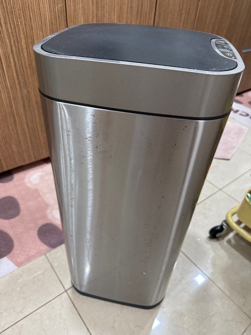 JAVA 50L Automatic Sensor Trash Can (Category: Waste Bins & Bags) located in Singapore. Submitted by chocobananas (Listing ID 1396484486, Image 2). Description: - JAVA 50L automatic sensor trash can - Sleek stainless steel design - Hands-free operation - Minor cosmetic wear - Perfect for kitchen or office.