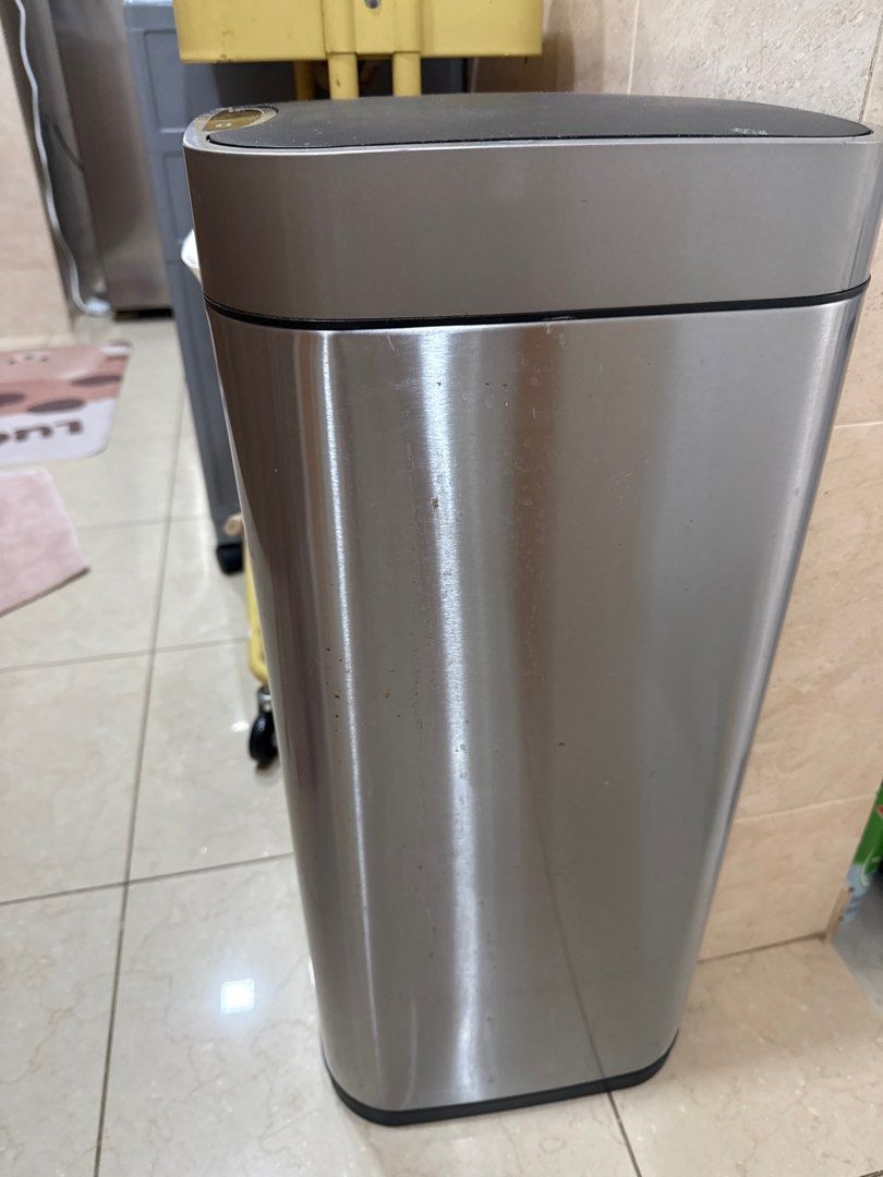 JAVA 50L Automatic Sensor Trash Can (Category: Waste Bins & Bags) located in Singapore. Submitted by chocobananas (Listing ID 1396484486, Image 3). Description: - JAVA 50L automatic sensor trash can - Sleek stainless steel design - Hands-free operation - Minor cosmetic wear - Perfect for kitchen or office.