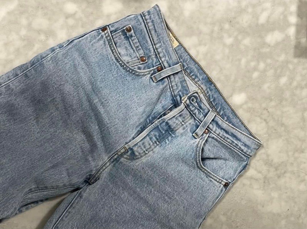 Levi's 501 Premium Original Crop Jeans (Category: Jeans) located in Manila. Submitted by classicfinds (Listing ID 1396659440, Image 2). Description: - Levi's 501 Crop jeans - Like new without tags condition - Light wash - Button fly - Classic five-pocket design - Straight leg fit - Cropped at the ankle - Iconic Levi's patch Size 25.