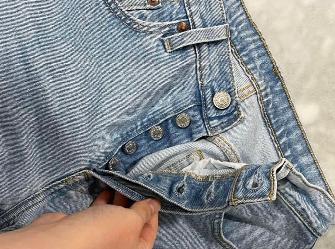 Levi's 501 Premium Original Crop Jeans (Category: Jeans) located in Manila. Submitted by classicfinds (Listing ID 1396659440, Image 3). Description: - Levi's 501 Crop jeans - Like new without tags condition - Light wash - Button fly - Classic five-pocket design - Straight leg fit - Cropped at the ankle - Iconic Levi's patch Size 25.