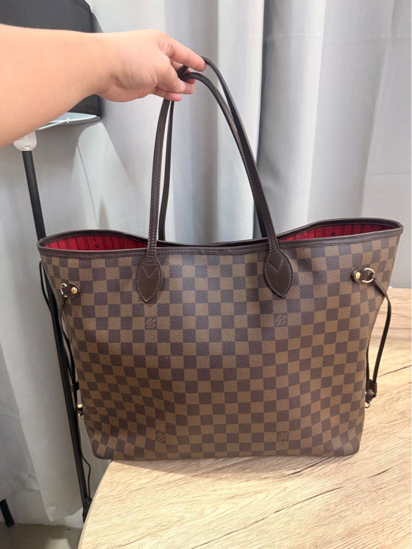Louis Vuitton Neverfull in Damier GM size (Category: Luxury Bags & Wallets) located in Quezon City. Submitted by maefurio (Listing ID 1396434527, Image 1). Description: ✨100% original money back if proven fake✨ Issue: no pouch, upper lip had been repaired by BOS in SM NORTH but it still looks authentic and not visible. 👉🏻LOWEST IN THE MARKET, LAST PRICE POSTED👈🏻 ❣️Ready to use❣️ ❣️Perfect for office bag, airport bag❣️ MOD: lalamove/grab or yo