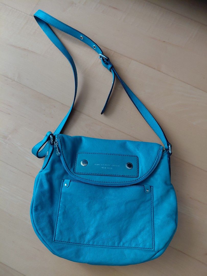 Marc by Marc Jacobs LEATHER Cross body bag (Category: Bags & Wallets) located in Toronto. Submitted by re1212 (Listing ID 1396634440, Image 1). Description: Teal/turquoise. Never used. Dust bag included..