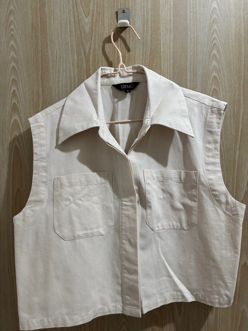 Memo Sleeveless Top (Category: Blouses) located in Balanga. Submitted by pmcgee (Listing ID 1396648164, Image 1). Description: - Brand: Memo - Worn once - Color: Cream - Style: Sleeveless top - Features: Collared neckline, two front pockets, button-down closure - Size: M.