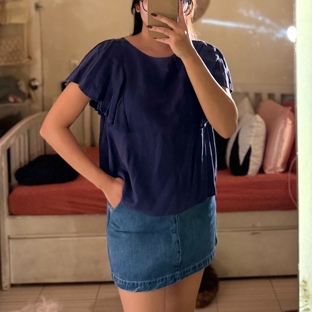 Niko and... Blue Ruffle Top (Category: Blouses) located in Valenzuela. Submitted by mango____ (Listing ID 1396579345, Image 1). Description: - Blue top - Ruffle sleeve design - Round neckline - Relaxed fit - Size M - Brand: Niko.