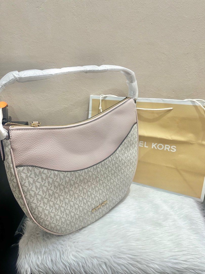 Original Michael Kors Dover Powder Blush Multi Large Half Moon Shoulder Bag (Category: Luxury Bags & Wallets) located in Las Pinas. Submitted by anasonlineshophtplaspinas (Listing ID 1396479574, Image 3). Description: Original Michael Kors Dover Powder Blush Multi Large Half Moon Shoulder Bag Made of PVC and Pebble leather. The bag features a zip closure that opens to polyester lining with one zip pocket, exterior one slip pocket at front. DETAIL