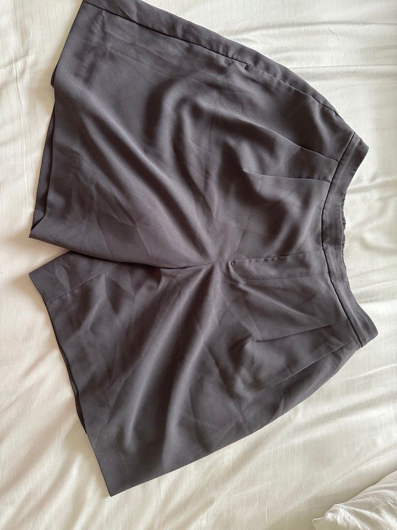 Original Uniqlo and GU clothes (Category: Shirts) located in Manila. Submitted by qualitypreluvd (Listing ID 1396661746, Image 1). Description: Selling these assorted uniqlo clothes and GU top from Japan Size large Selling these clothes as a bundle.