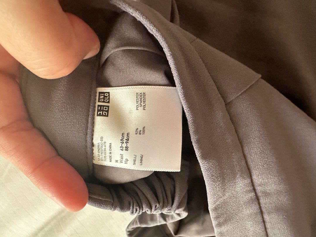 Original Uniqlo and GU clothes (Category: Shirts) located in Manila. Submitted by qualitypreluvd (Listing ID 1396661746, Image 2). Description: Selling these assorted uniqlo clothes and GU top from Japan Size large Selling these clothes as a bundle.
