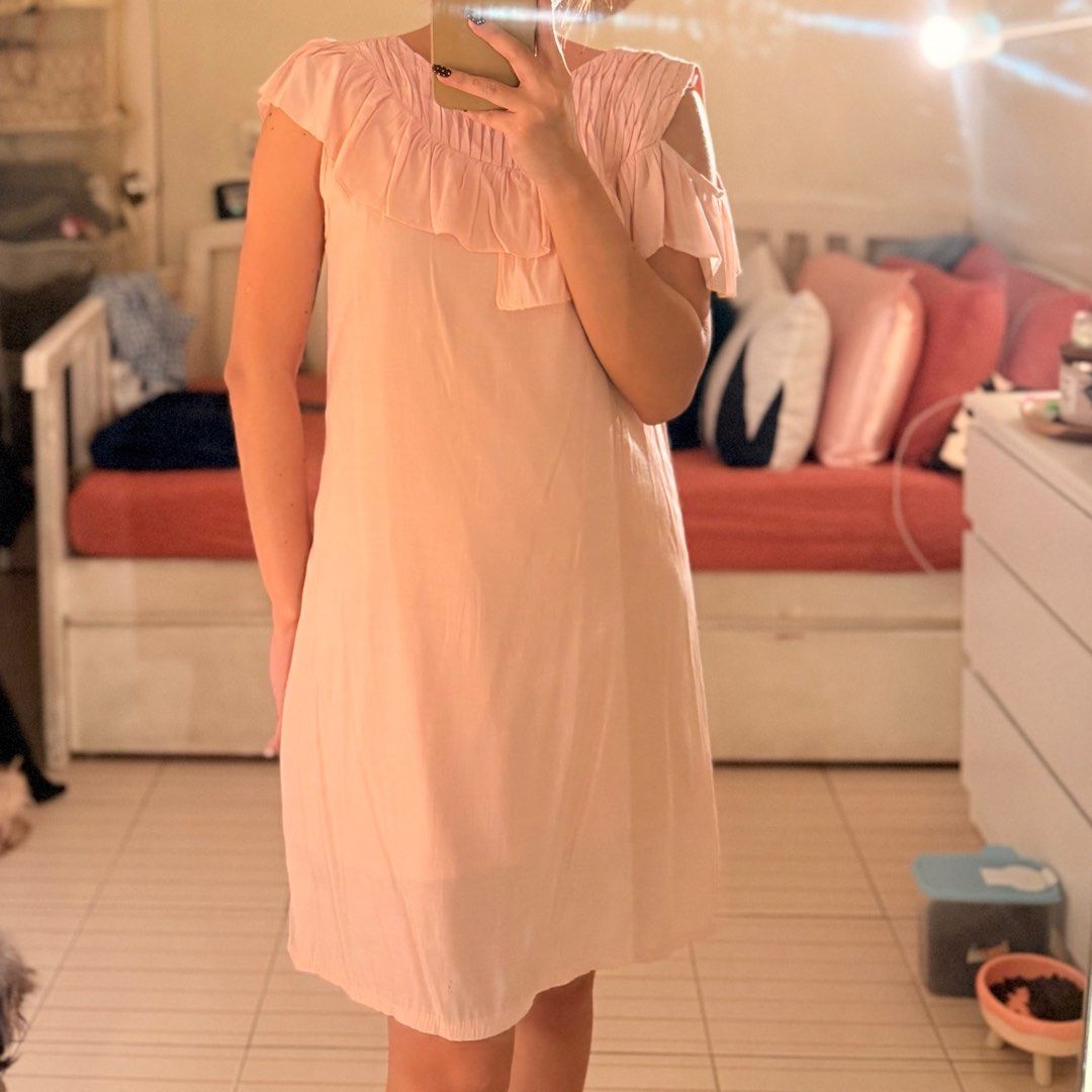 Pink dress (Category: Dresses) located in Valenzuela. Submitted by mango____ (Listing ID 1396622737, Image 3). Description: .