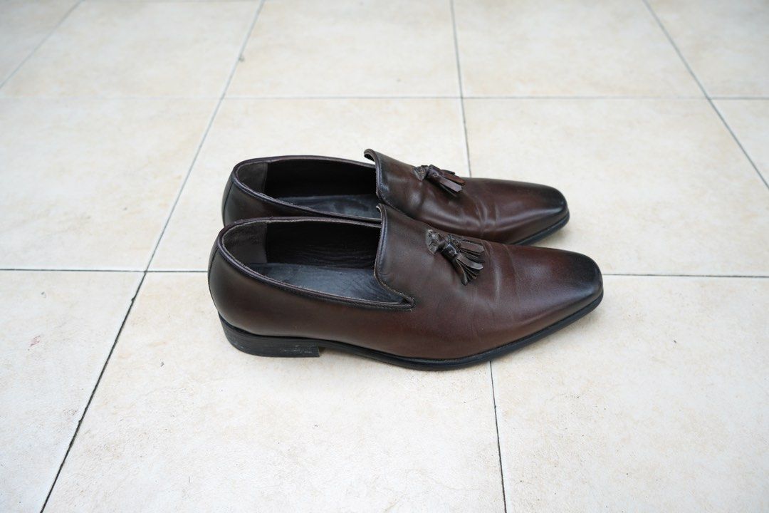 Polvorines Whole Cut tassel loafers (Category: Dress Shoes) located in Quezon City. Submitted by jtc99 (Listing ID 1396602565, Image 2). Description: Arden Teal Polvorines Whole Cut tassel loafers (chestnut) - 3,500 Size 43 / US 10 Rfs: feet too wide for comfortable fit Used less than 5x.