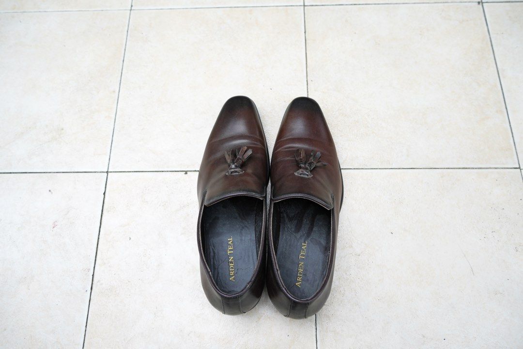 Polvorines Whole Cut tassel loafers (Category: Dress Shoes) located in Quezon City. Submitted by jtc99 (Listing ID 1396602565, Image 3). Description: Arden Teal Polvorines Whole Cut tassel loafers (chestnut) - 3,500 Size 43 / US 10 Rfs: feet too wide for comfortable fit Used less than 5x.